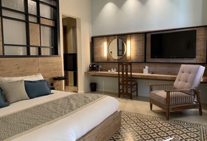 سوییت جونیور, El Boutique