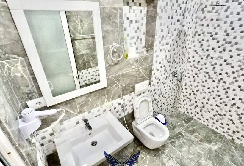 اتاق لوکس سه تخته, Ilio Boutique
