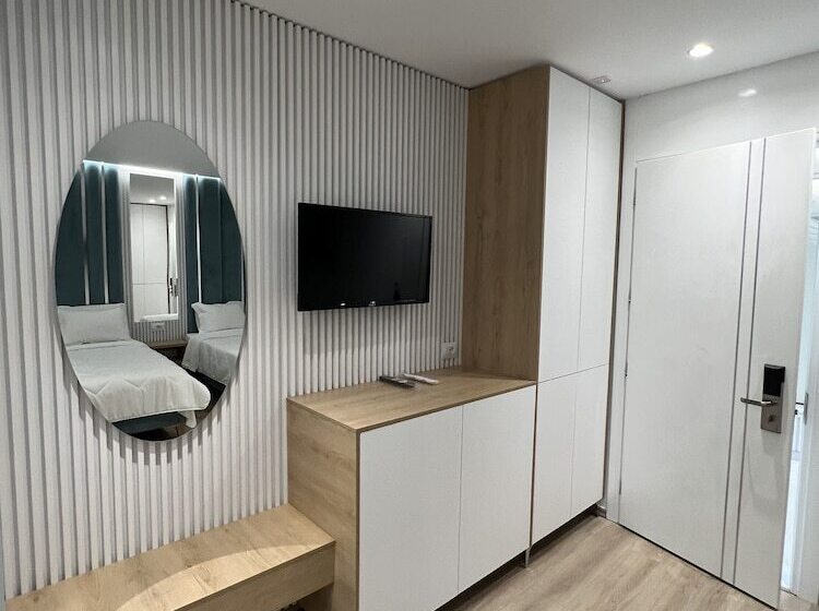 اتاق لوکس سه تخته, Ilio Boutique