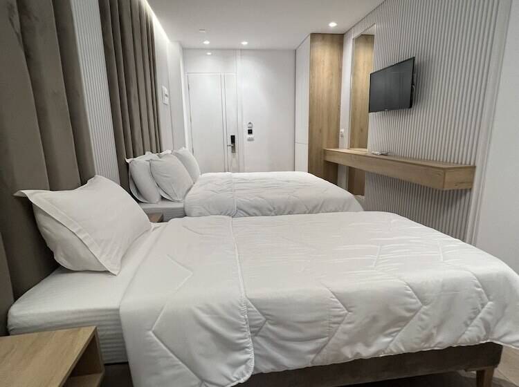 اتاق لوکس سه تخته, Ilio Boutique