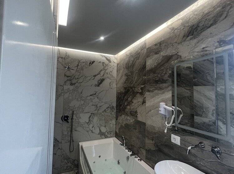 اتاق سوپریور با وان آب گرم, Ilio Boutique