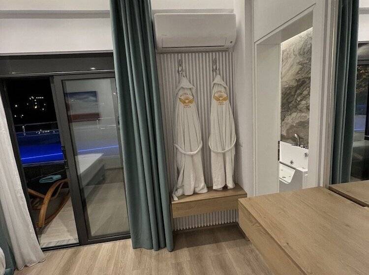 اتاق سوپریور با وان آب گرم, Ilio Boutique
