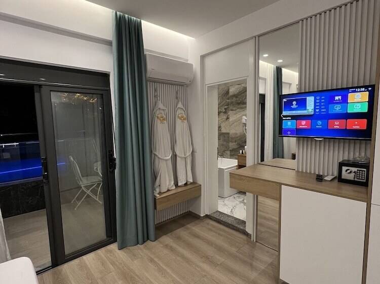 اتاق سوپریور با وان آب گرم, Ilio Boutique
