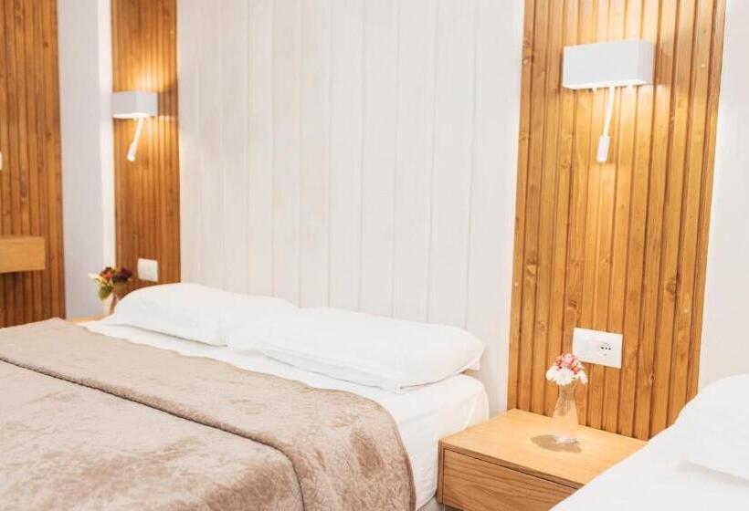 اتاق لوکس سه تخته, Ilio Boutique