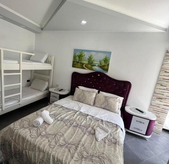 اتاق لوکس خانوادگی, Ilio Boutique