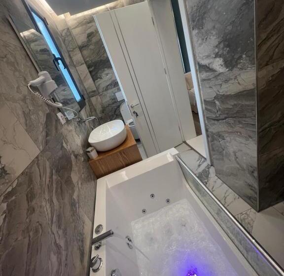 اتاق سوپریور با وان آب گرم, Ilio Boutique