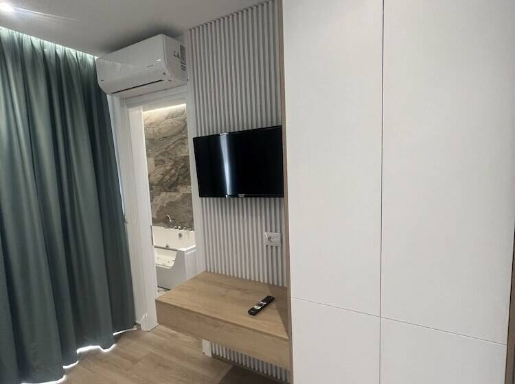 اتاق سوپریور با وان آب گرم, Ilio Boutique