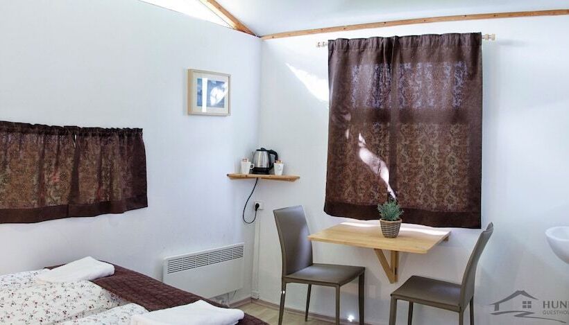 اتاق استاندارد با سرویس بهداشتی مشترک, Hunkubakkar Guesthouse