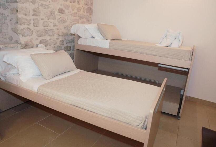 اتاق استاندارد چهار تخته, La Corte Di Ibla