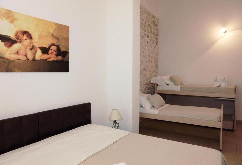 اتاق استاندارد چهار تخته, La Corte Di Ibla