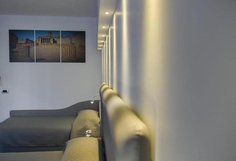 اتاق استاندارد چهارنفره با بالکن, Pompei Inn Ruins B&b Luxury Suite