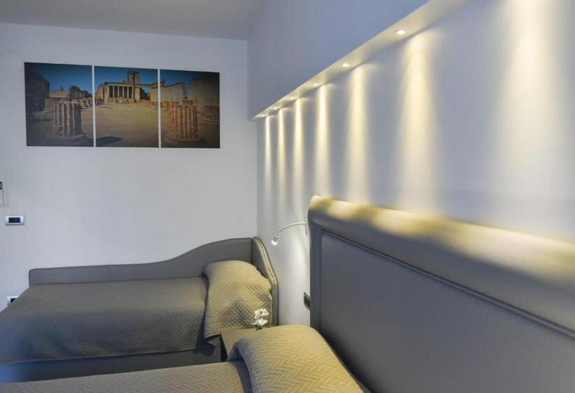 اتاق استاندارد چهارنفره با بالکن, Pompei Inn Ruins B&b Luxury Suite