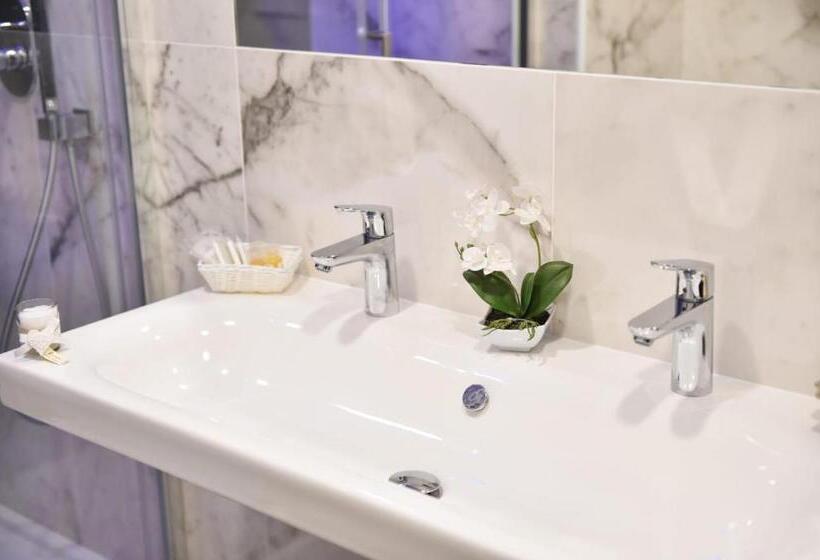 اتاق استاندارد چهارنفره با بالکن, Pompei Inn Ruins B&b Luxury Suite