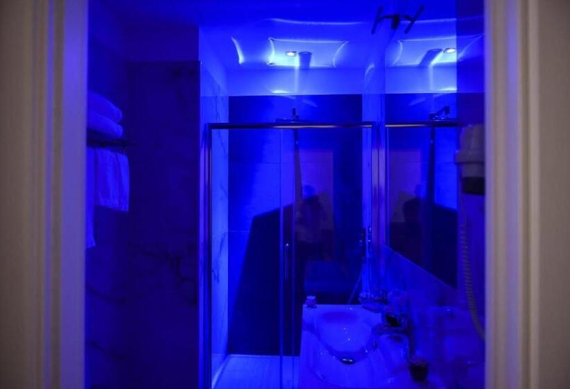 اتاق استاندارد چهارنفره با بالکن, Pompei Inn Ruins B&b Luxury Suite