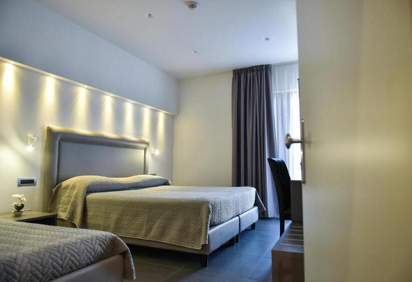 اتاق استاندارد چهارنفره با بالکن, Pompei Inn Ruins B&b Luxury Suite