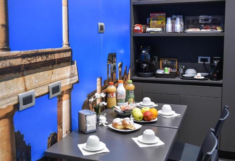 اتاق استاندارد چهارنفره با بالکن, Pompei Inn Ruins B&b Luxury Suite