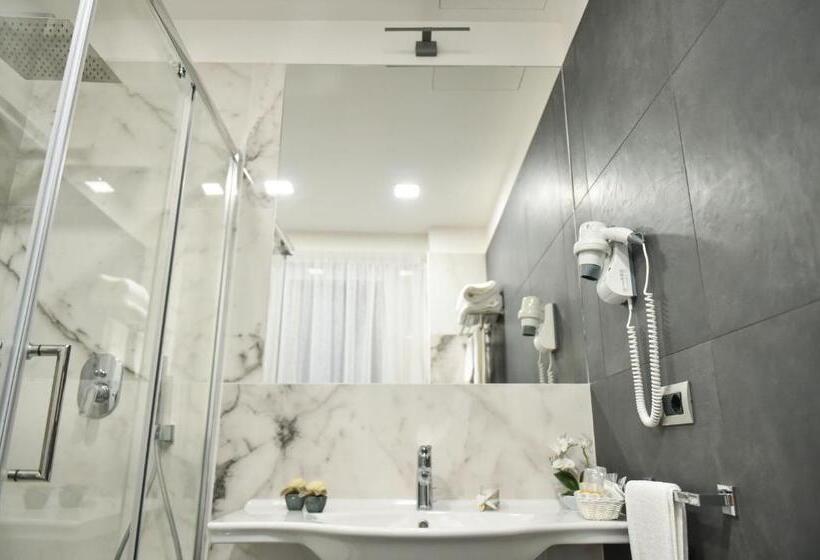 اتاق استاندارد چهارنفره با بالکن, Pompei Inn Ruins B&b Luxury Suite
