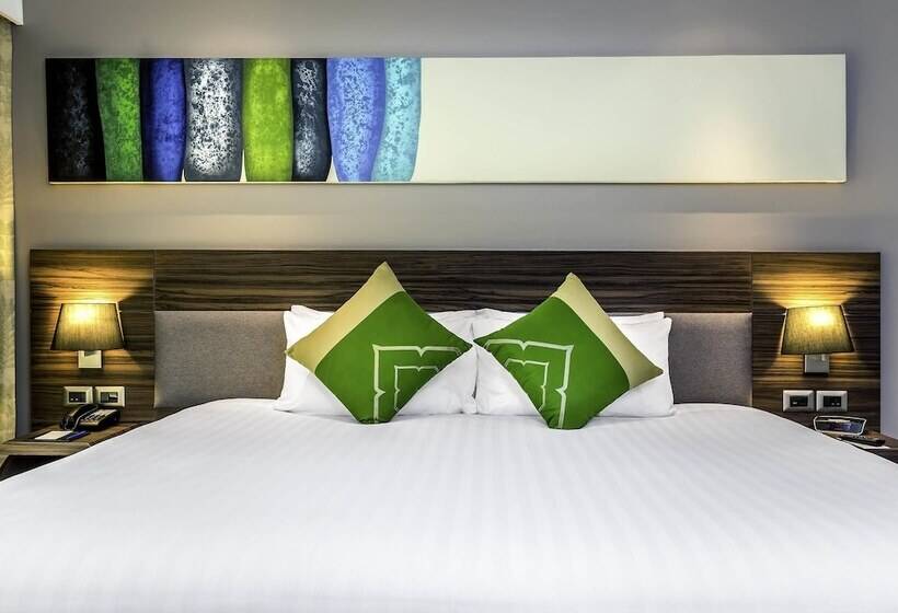 带大床的标准间, Holiday Inn Resort Phuket Karon Beach, An Ihg