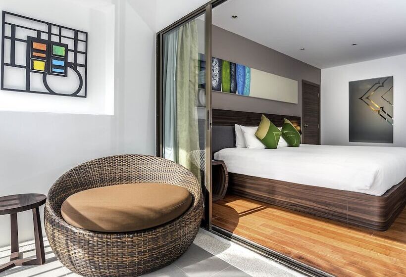 带大床的高级房间, Holiday Inn Resort Phuket Karon Beach, An Ihg