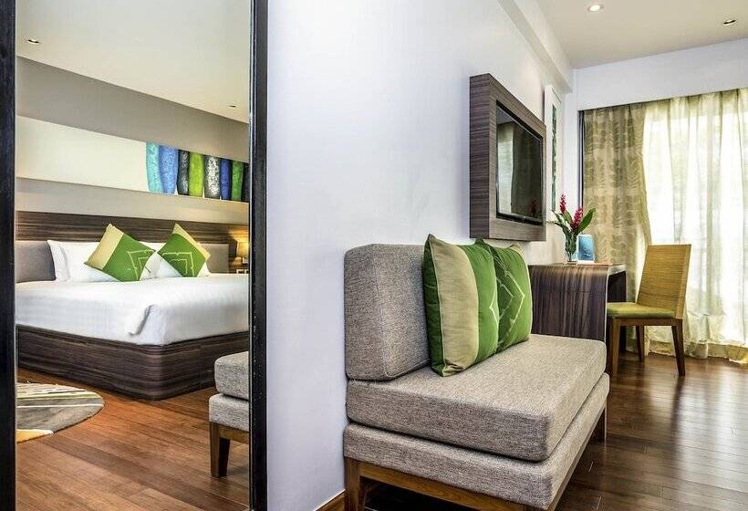 带大床的高级房间, Holiday Inn Resort Phuket Karon Beach, An Ihg