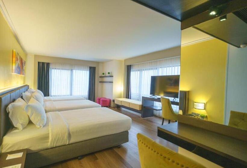 Superior Triple Room, Grand China Bangkok