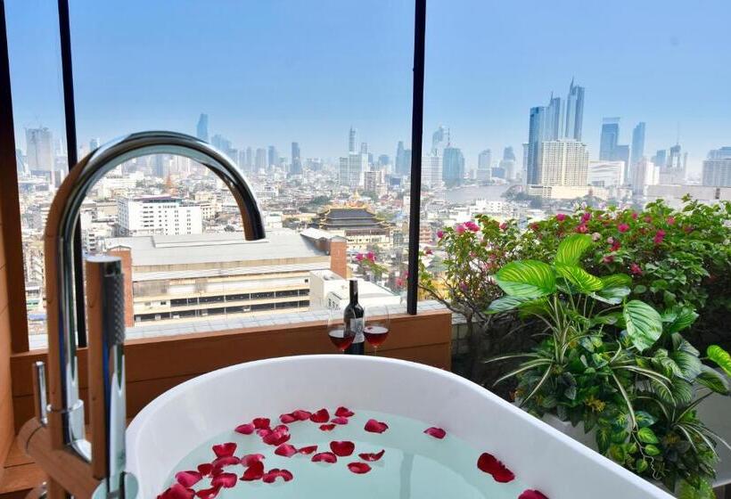 Suite with Hot Tub, Grand China Bangkok