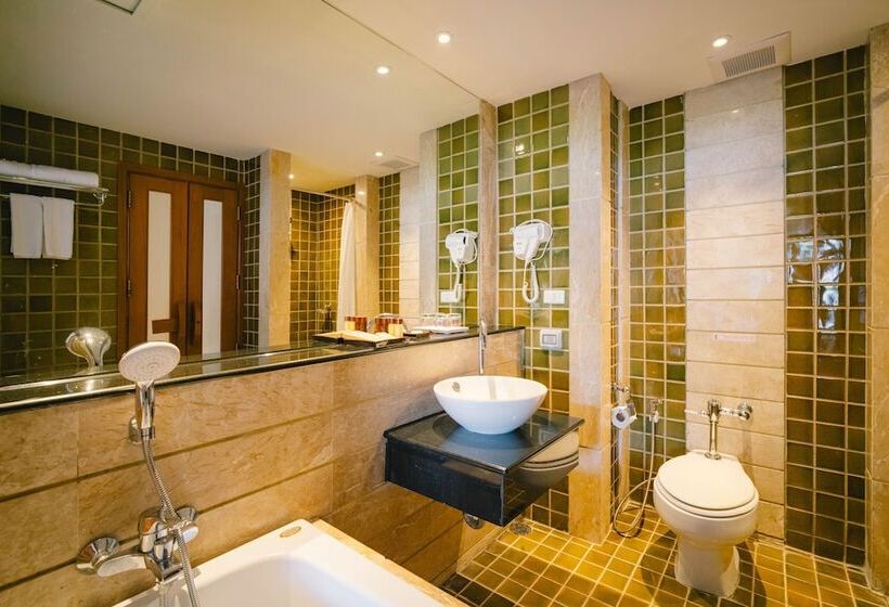 اتاق لوکس یک تخته, The Royal Paradise Hotel & Spa   Sha Extra Plus
