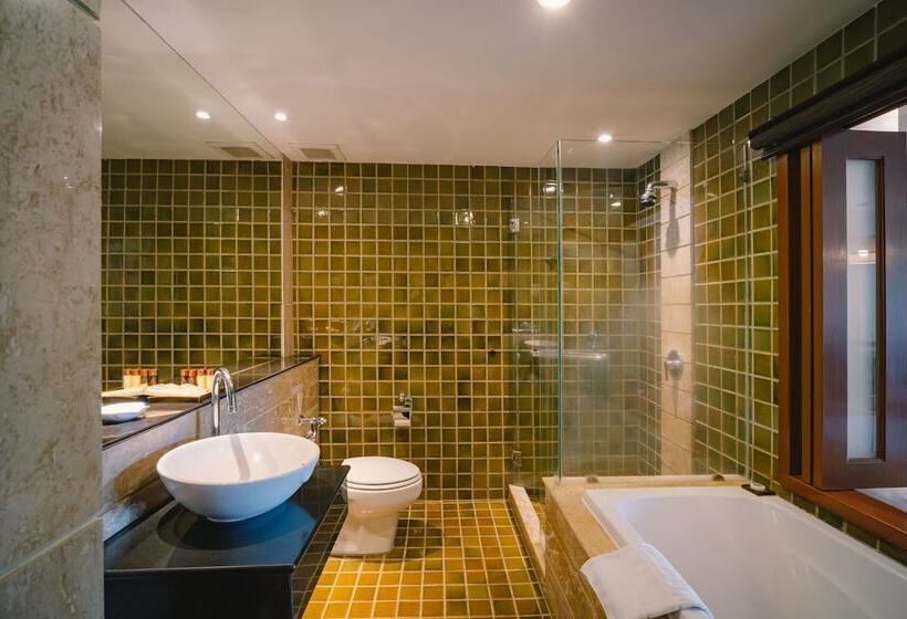اتاق پریمیوم سه تخته, The Royal Paradise Hotel & Spa   Sha Extra Plus