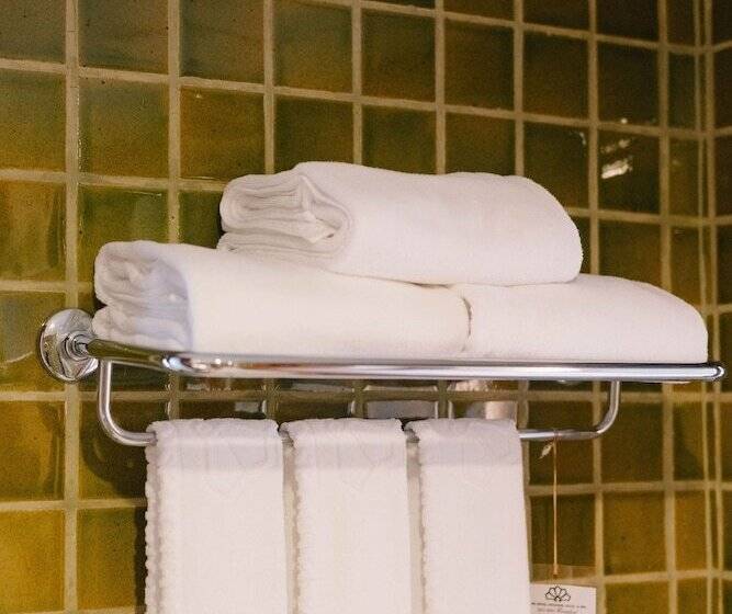 اتاق پریمیوم سه تخته, The Royal Paradise Hotel & Spa   Sha Extra Plus