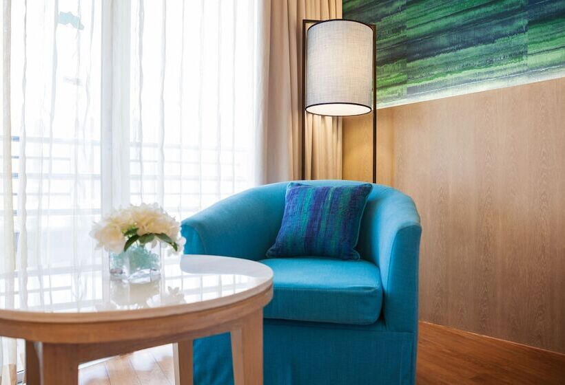 اتاق لوکس سه تخته, The Royal Paradise Hotel & Spa   Sha Extra Plus