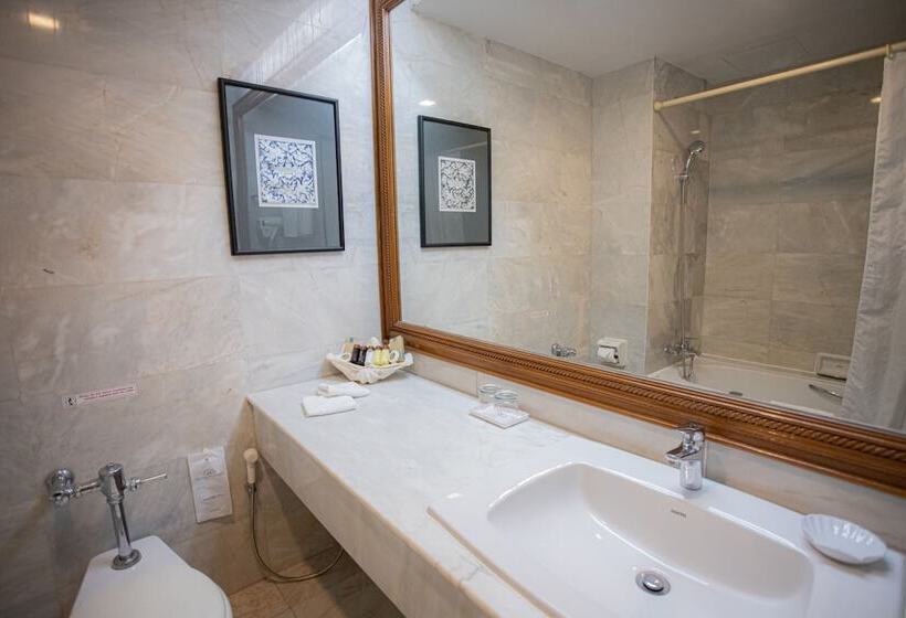 سوئیت مدیریتی 2 خوابه, The Royal Paradise Hotel & Spa   Sha Extra Plus