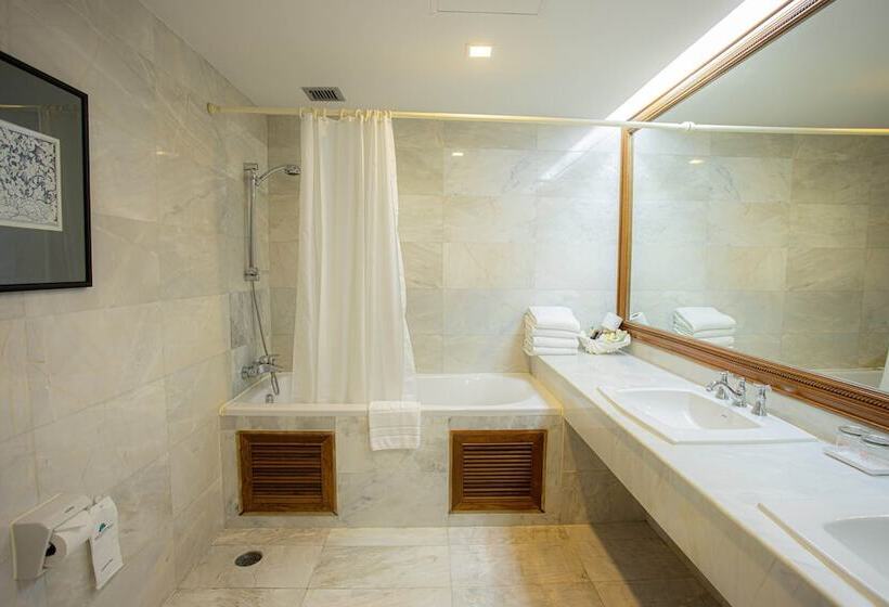 سوئیت مدیریتی 2 خوابه, The Royal Paradise Hotel & Spa   Sha Extra Plus