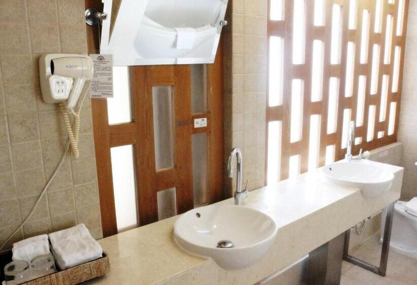 سوییت جونیور با چشم‌انداز دریا, The Royal Paradise Hotel & Spa   Sha Extra Plus