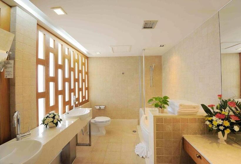 سوییت جونیور با چشم‌انداز دریا, The Royal Paradise Hotel & Spa   Sha Extra Plus