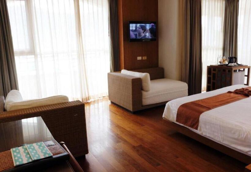 سوییت جونیور با چشم‌انداز دریا, The Royal Paradise Hotel & Spa   Sha Extra Plus