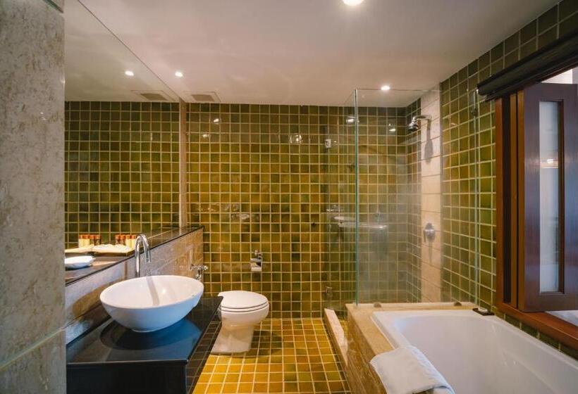 اتاق پریمیوم سه تخته, The Royal Paradise Hotel & Spa   Sha Extra Plus