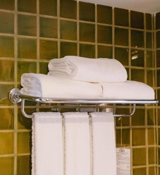 اتاق پریمیوم سه تخته, The Royal Paradise Hotel & Spa   Sha Extra Plus