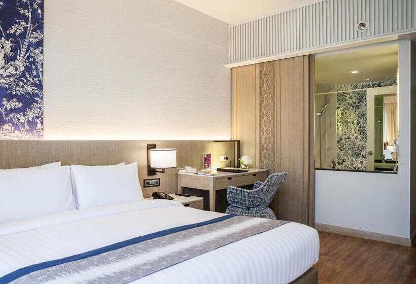 اتاق لوکس سه تخته, The Royal Paradise Hotel & Spa   Sha Extra Plus