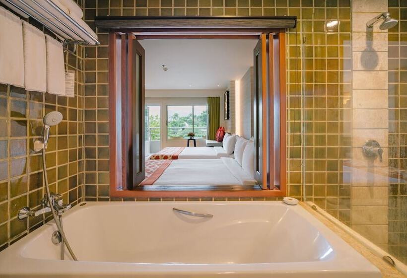 اتاق پریمیوم سه تخته, The Royal Paradise Hotel & Spa   Sha Extra Plus