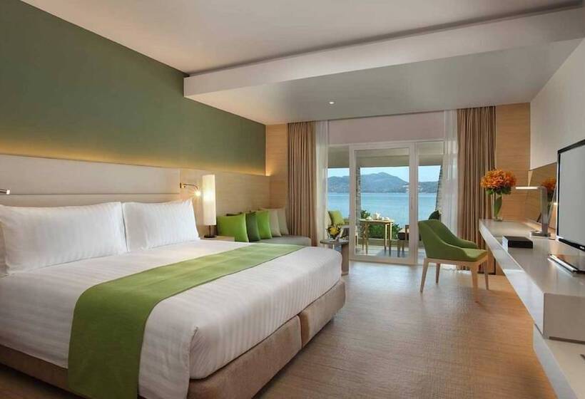 Deluxe Room View Sea with Balcony, Amari Phuket