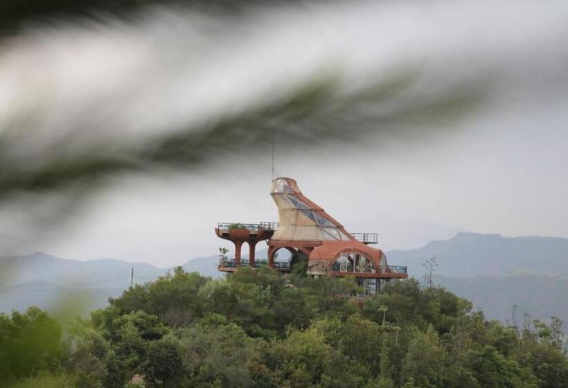 经济房, Fikirandray Lodge