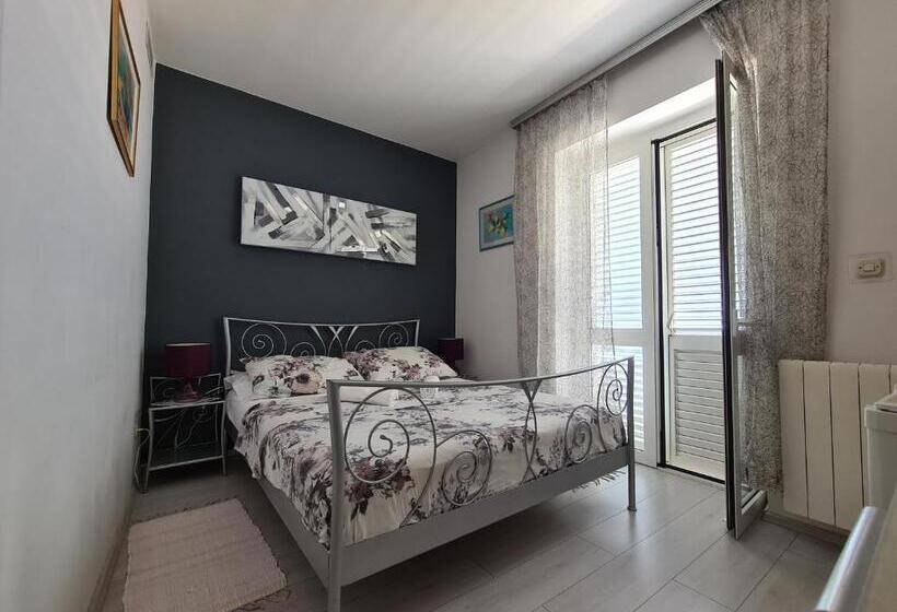 اتاق لوکس با بالکن و چشم‌انداز دریا, Bed And Breakfast Villa Klaic