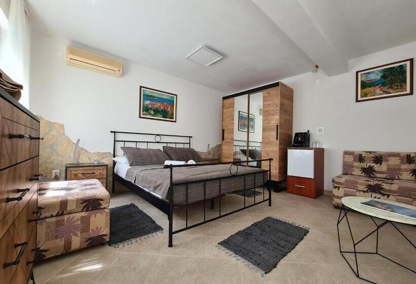اتاق استاندارد با چشم‌انداز استخر, Bed And Breakfast Villa Klaic