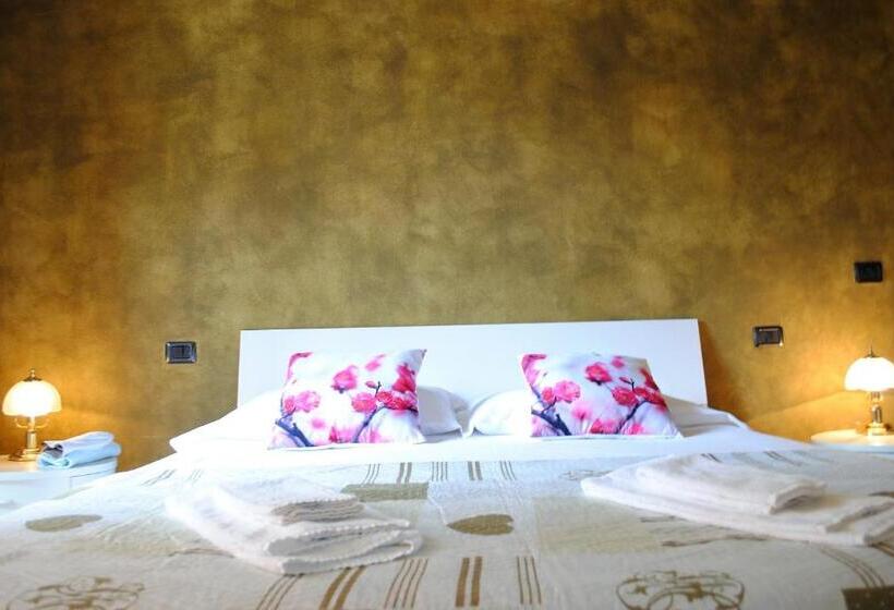 اتاق استاندارد با سرویس بهداشتی مشترک, Dreaming Piazza Bra Rooms