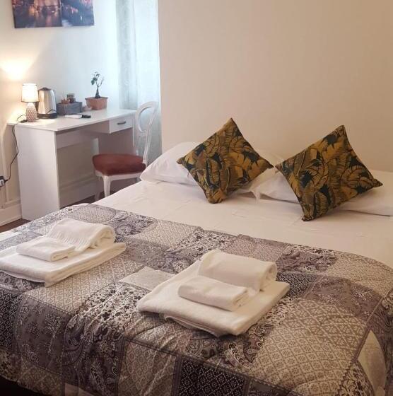 اتاق استاندارد با سرویس بهداشتی مشترک, Dreaming Piazza Bra Rooms