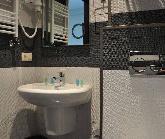 اتاق استاندارد سه نفره, Dream Tower
