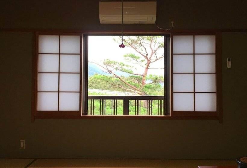 اتاق کلاسیک سه تخته, Biwako Hira