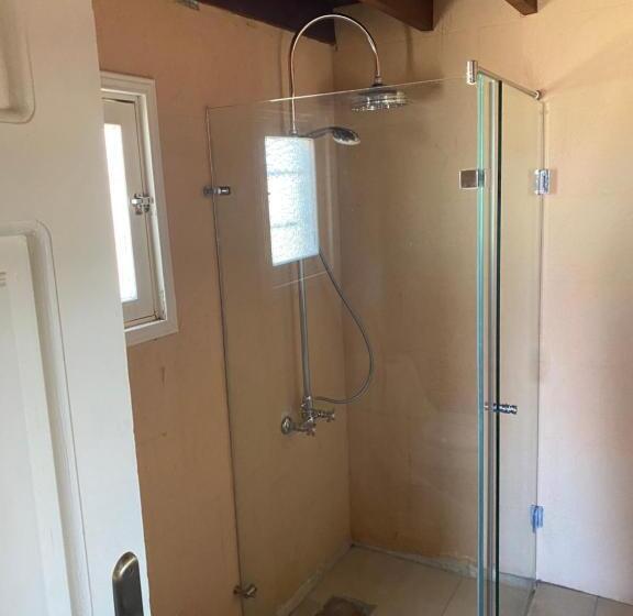 سوئیت با بالکن, Dar Camelia