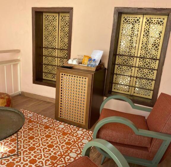 سوئیت با بالکن, Dar Camelia
