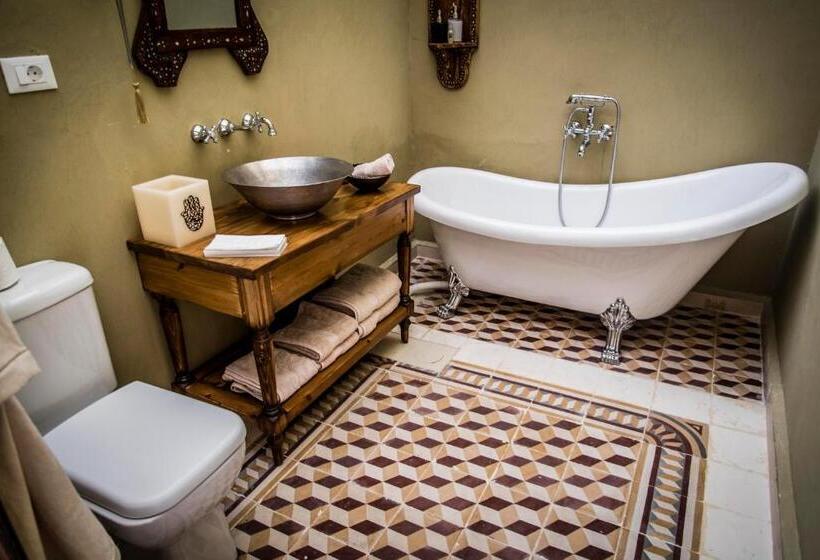 سوئیت جونیور با تراس, Dar Camelia